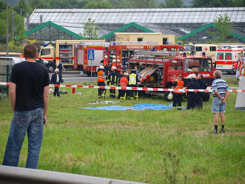 Schwerer Unfall mit Reisebus Lohmar Donrather Dreieck P297.JPG